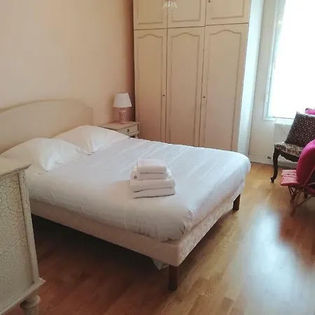 Apartment Spacieux F3 Au Puy